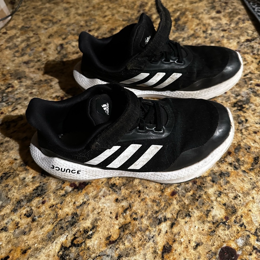 Size 1 kids sneakers